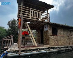 Koko talo/asunto Onyong&apos;s Floating Cottage (Calatagan, Filippiinit)