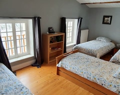 Toàn bộ căn nhà/căn hộ Comfortable, Large House Set In The Livradois Forez National Park (Varennes-sur-Usson, Pháp)