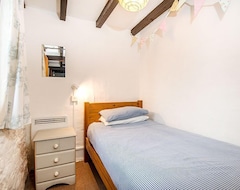 Hele huset/lejligheden Honeypot Cottage - With Logburner, Indoor Pool, Spa, Sauna, Aplacas! Sleeps 3 Guests In 2 Bedrooms (Bridport, Storbritannien)