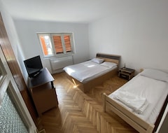 Entire House / Apartment Group Accommodation Ploiesti (Țânțăreni, Romania)