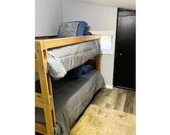 Entire House / Apartment Quiet, Cozy Cabin! (Wappapello, USA)