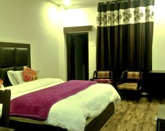 Hotel Shining Star Resort (Khajjiar, India)