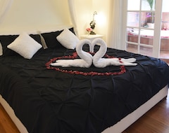 Bed & Breakfast Lakeside Cottage Luxury B&B (Mount Dandenong, Úc)