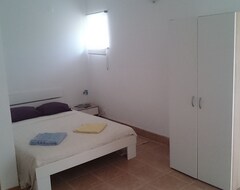 Cijela kuća/apartman Cozy Apartment-Studio For Two Guests On Island Šolta,Rogač (Šolta, Hrvatska)