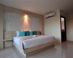 Hotelli Chalong Beach Front Residence (Phuket, Thaimaa)