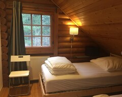 Hele huset/lejligheden Log House With Wifi: Dreamlike Idylle Directly On The Lake (Wiefelstede, Tyskland)