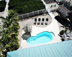 Cijela kuća/apartman Oceanfront Rental With Heated Pool, Dock & Tiki Hut (Ramrod Key, Sjedinjene Američke Države)