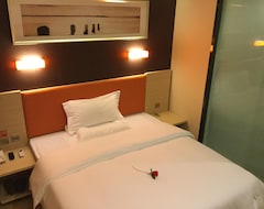 Hotel 7 Days Premium Taixing Changzheng Road Branch (Jiangyin, Kina)