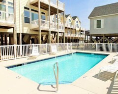 Toàn bộ căn nhà/căn hộ Beautiful Townhouse, Community Pool And Beach Access (Surf City, Hoa Kỳ)