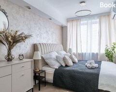 Koko talo/asunto Gold Premium 2-bedroom Suite 100m From Central Station, Modern&high Standard (Varsova, Puola)