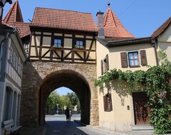 Toàn bộ căn nhà/căn hộ Beautiful 2-room Apartment In Prichsenstadt Old Town (Prichsenstadt, Đức)