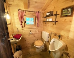 Koko talo/asunto A Beautiful, Wooden Holiday Home With Good Mountain Views (Tittmoning, Saksa)