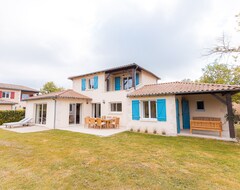 Toàn bộ căn nhà/căn hộ Villa For 8 People, Bright, Modern And Comfortable (Vasles, Pháp)