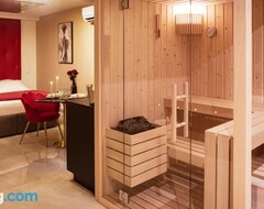 Hotel Elegance & Spa - Chambre Dhotes Avec Sauna Et Jacuzzi Privatif (Montblanc, Francuska)