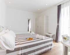 Khách sạn Hotel Houston Suites (Rimini, Ý)