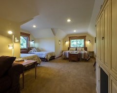 Entire House / Apartment Fern Hill Lodge-luxury Log Retreat On 25 Acres In Willamette Valley Wine Country (Rickreall, USA)