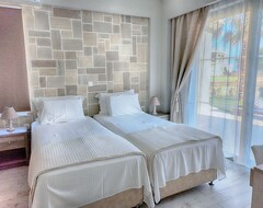 Tüm Ev/Apart Daire New Alexandros Villa With Private Pool, Bbq Facilities And Jacuzzi Showers! (Drapanias, Yunanistan)