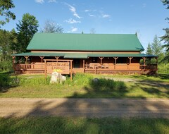 Entire House / Apartment The Bald Beaver Lodge A Hunting, Fishing, Snowmobiling & Horse Riding Paradise (Big Falls, USA)