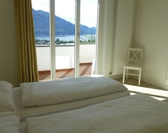 Casa/apartamento entero Traumhaftes Ferienhaus Mit Eigenem Pool Und Seeblick (Gordola, Suiza)