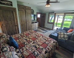 Casa/apartamento entero Bungalow moscada - La experiencia de la U. S. Abrir 2017 y Lago Sinissippi! (Juneau, EE. UU.)