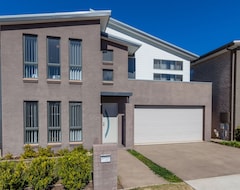 Toàn bộ căn nhà/căn hộ Lapwing Luxury In The Waterside Estate (Penrith, Úc)