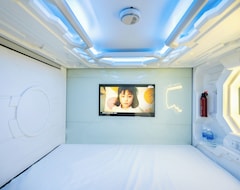 Hotelli The Arrivals Capsule-bui Vien-with Pool Facility. (Ho Chi Minh City, Vietnam)