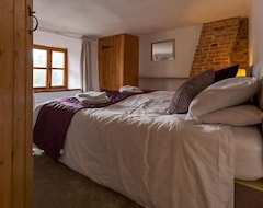 Entire House / Apartment 14th-century Cosy 3-bed Cottage Business Stays (Banbury, United Kingdom)