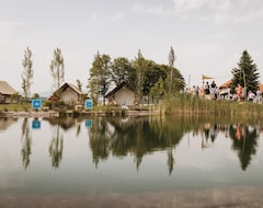 Toàn bộ căn nhà/căn hộ Glamping Tent In 100% Natural Resort (Črnomelj, Slovenia)