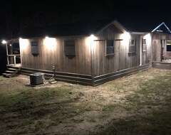 Tüm Ev/Apart Daire Cabin With 40 Ft Porch Overlooking A Pond (Marianna, ABD)