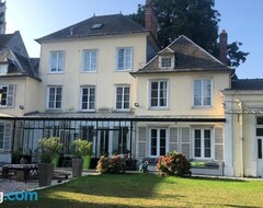 Koko talo/asunto La Collegiale (Beauvais, Ranska)