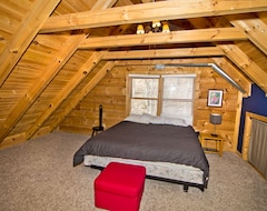 Hele huset/lejligheden Log Cabin Feriehus på 62 Privat Skovbevoksede Acres (Metamora, USA)