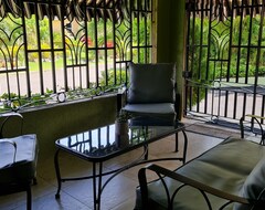 Hotel Gorgeous Country Club Home (Ocho Rios, Jamaica)
