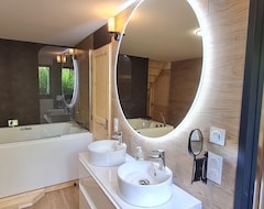 Toàn bộ căn nhà/căn hộ Large 4  Balneo Zen Altitud Chalet With Sauna In The Heart Of The Resort (La Tour-d'Auvergne, Pháp)