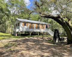 Toàn bộ căn nhà/căn hộ Creekside Hunting And Fishing Cabin Overlooking Lotts Creek On 190 Acres (Claxton, Hoa Kỳ)