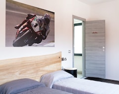 Bed & Breakfast Italian Piston House Sport Moto Rent (Millesimo, Italija)