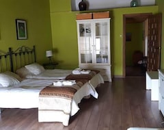 Entire House / Apartment Self Catering Posada La Campana For 18 People (Cañaveral, Spain)
