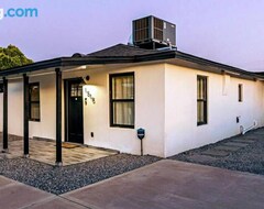 Koko talo/asunto Phoenix Retreat - 1 Bedroom King Suite With 2 Smart Tvs - 10 Min From Airp - Unit B (Phoenix, Amerikan Yhdysvallat)