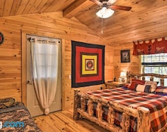 Entire House / Apartment New! Pet-friendly ‘semper Fi’ Cabin W/ Fire Pit! (Philippi, USA)