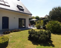 Hele huset/lejligheden Contemporary Family Home With Garden And Heated Pool, Near Beach (Mesquer, Frankrig)