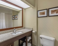 Hotel Comfort Suites At Rivergate Mall (Whites Creek, USA)