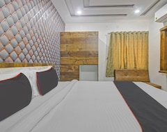 Khách sạn Collection O 809339 Vinayaka Luxury Stays (Warangal, Ấn Độ)