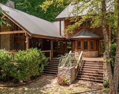 Hele huset/lejligheden Now And Forever Is The Perfect Cabin Getaway For You. (Walland, USA)