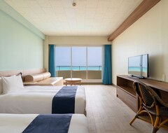 Hotel Kumejima Island Eef Beach (Kumejima, Japan)
