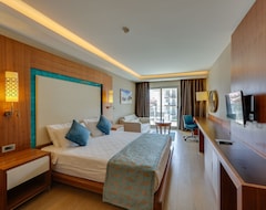 Khách sạn Ramada Hotel & Suites By Wyndham Kusadasi (Kusadasi, Thổ Nhĩ Kỳ)