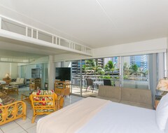 Ilikai Hotel One-Bedroom Suite With Ocean View In A Great Location In Waikiki! (Honolulu, USA)