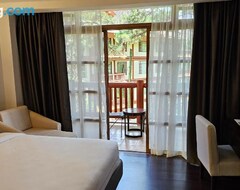 Hotel Forest Lodge At Camp John Hay (privately Owned) - With Balcony And Free Parking 272 (Baguio, Filipini)