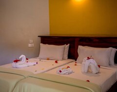 Khách sạn Tropic Garden Hotel (Banjul, The Gambia)
