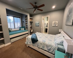 Toàn bộ căn nhà/căn hộ Ultimate Family Retreat: Resort-style Living, Lake Views, Sleeps 30! (Fort Collins, Hoa Kỳ)