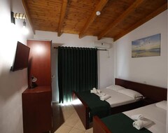 Khách sạn Bliss Hotel (Saranda, Albania)
