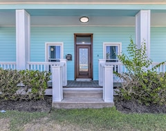 Toàn bộ căn nhà/căn hộ Beach Stunner | House In Galveston Near Galveston Seawall & Pleasure Pier (Galveston, Hoa Kỳ)